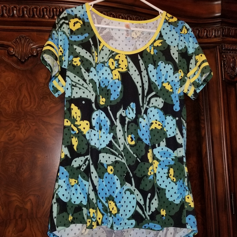 Lularoe classic top size medium